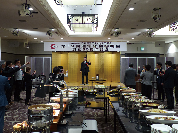 懇親会 乾杯の様子