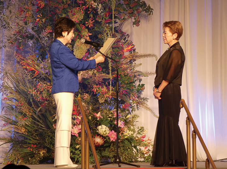 個人正会員部門を代表として仲宗根幸子理事長が受賞