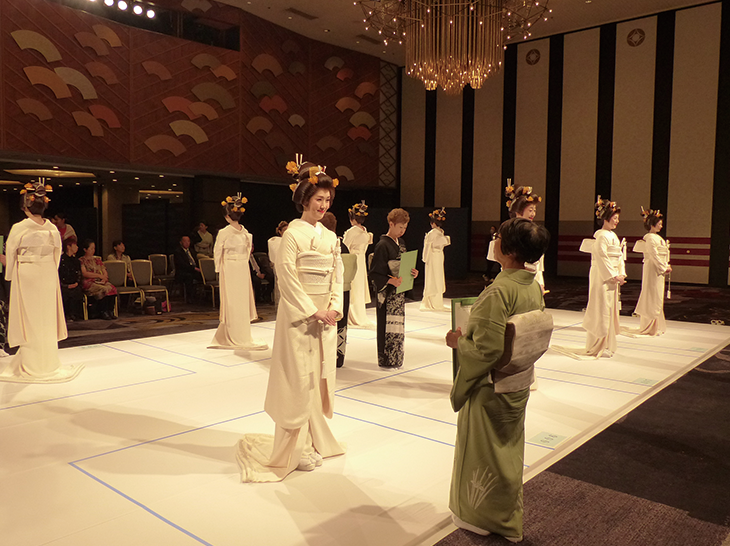 「花嫁・白無垢打掛姿」審査の様子