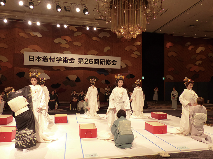 「花嫁・白無垢打掛姿」着付の様子