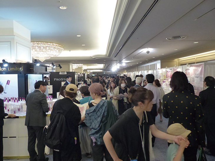 ホワイエ会場の様子