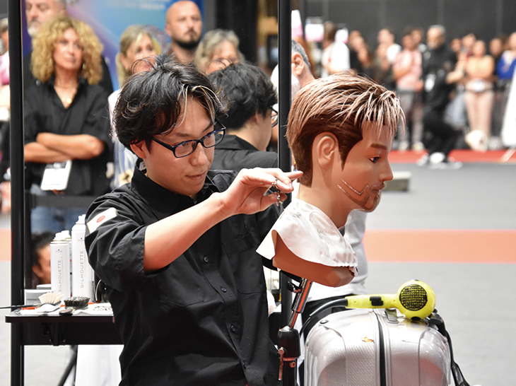 平野彰敏選手 ©全国理容連合会