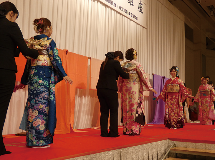 荘司礼子氏によるステージの様子