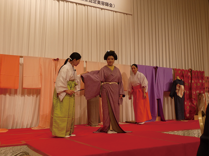 荘司礼子氏によるステージの様子