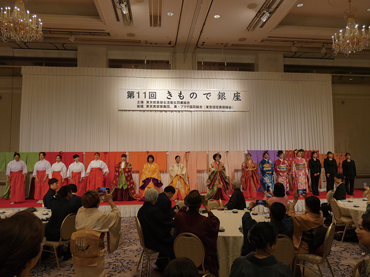 荘司礼子氏によるステージの様子