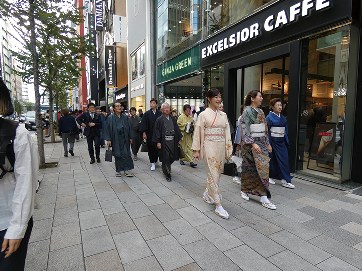 銀座散策の様子