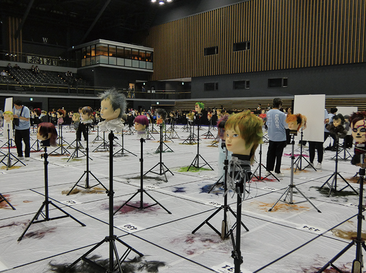 ウィッグカット部門 審査の様子