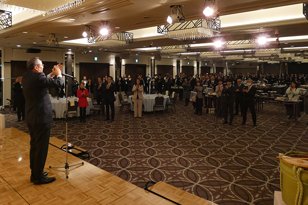 三本締めの様子